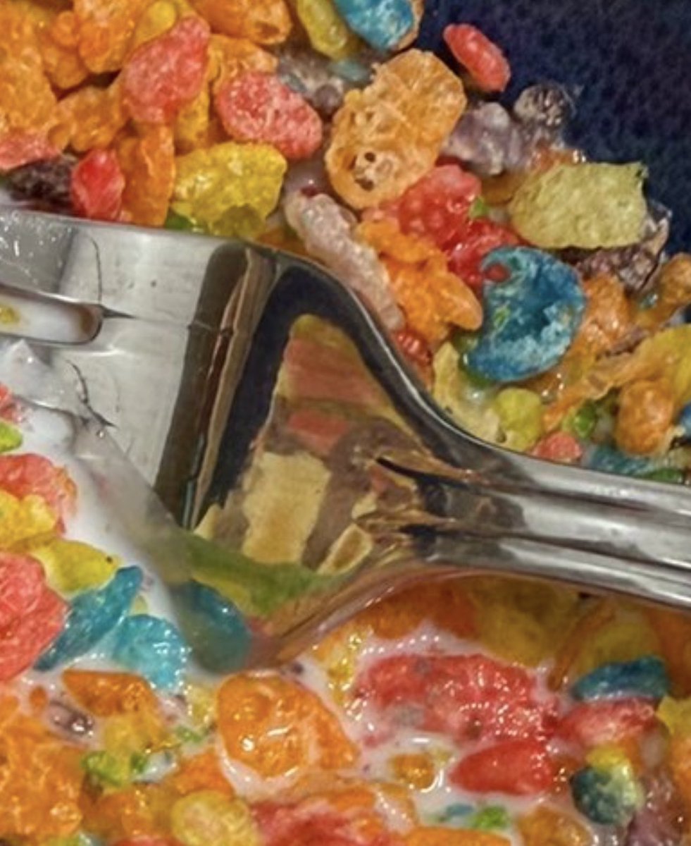 Atomic_Tyler_'s tweet photo. @greg16676935420 Maybe I’m just stoned, but the reflection in the fork totes looks like a dude with a red bandana and brown hair spitting his tongue out 😂 https://t.co/uvYnrUp9qt