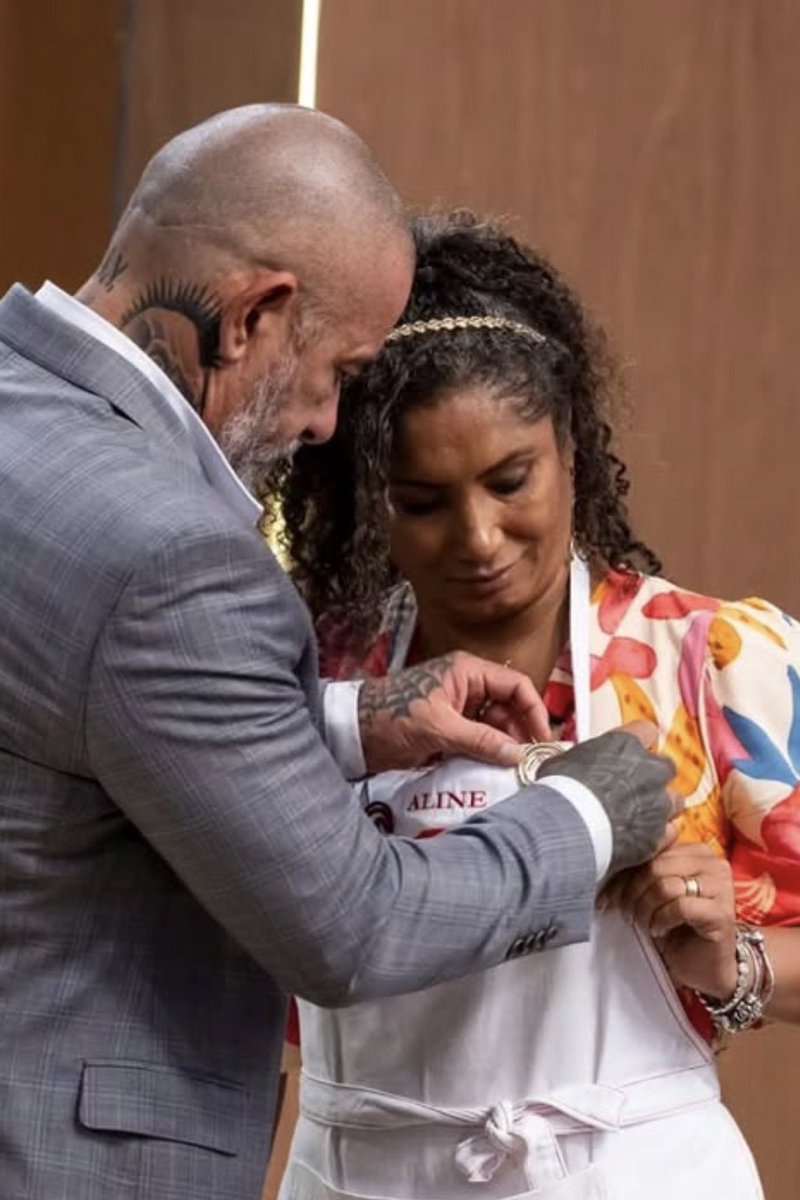 lucadegabriel's tweet photo. a verdade é que doeu muito assistir 10 episódios da aline sendo acuada, menosprezada e desacreditada. pegaram pesado, e passou completamente do ponto. que o caminho dela se encha de pessoas boas e empáticas que reconheçam sua potência, sucesso @mc13_aline #MasterChefBR https://t.co/YinJNSA3Eb