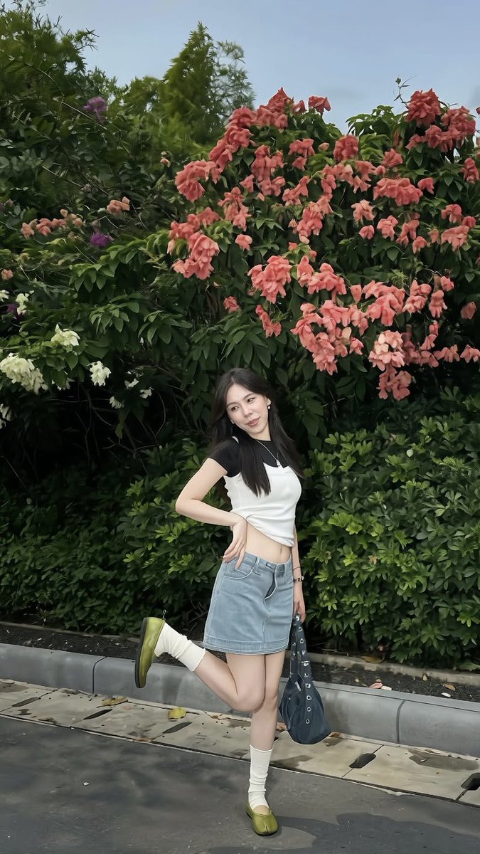 tamjaichunbkk's tweet photo. ใครอยากแต่งภาพให้ดูฟุ้งๆ มีความ whimsy 🪽✨ แบบนี้แค่กดใช้ filter ใน line camera ได้เลย ง่ายมาก https://t.co/JCdDbTJ1pl