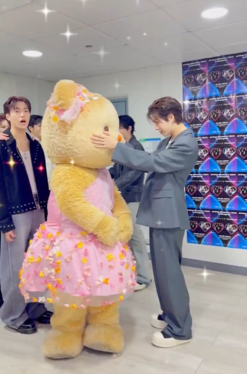 yjhfeed_'s tweet photo. jaehyuk is that type of sweet and clingy boyfriend ♡ https://t.co/a6ckro53N9