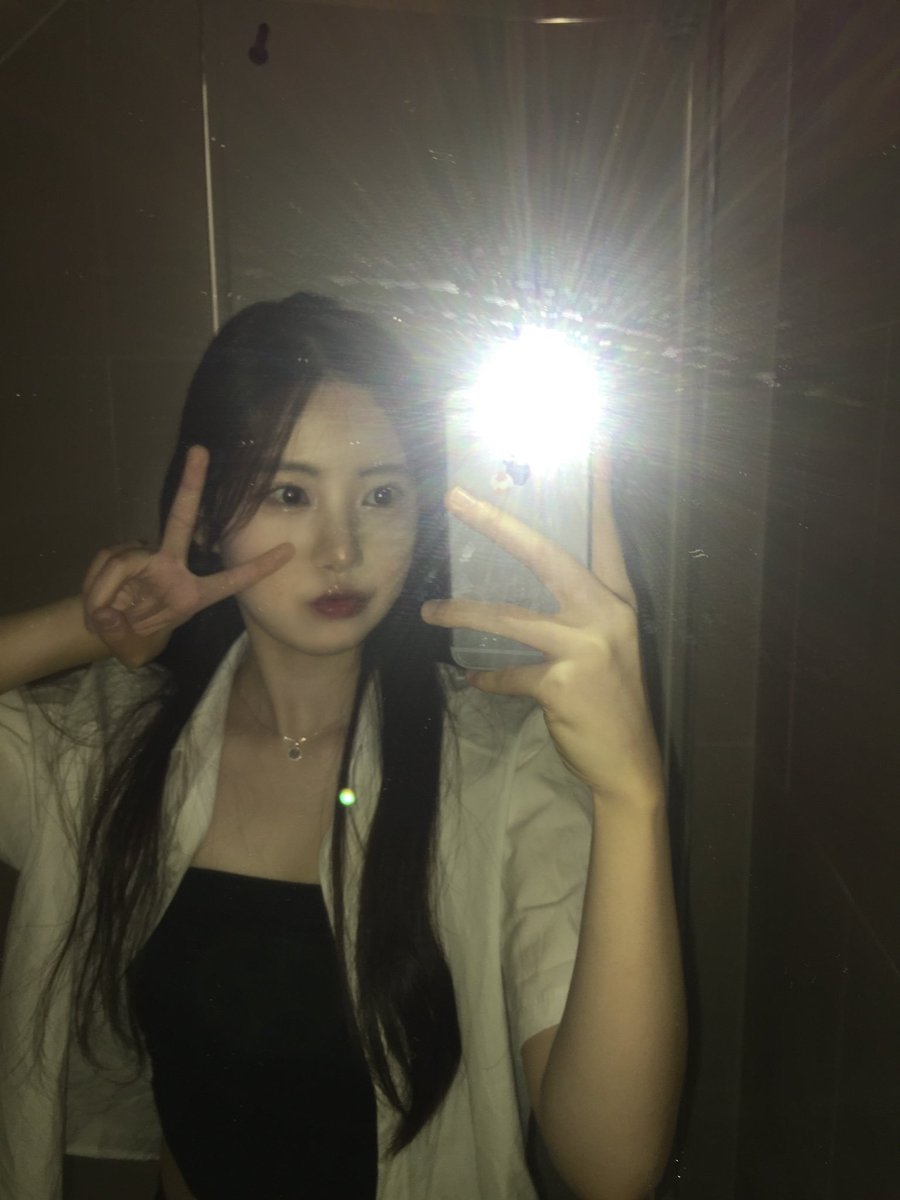 xresint's tweet photo. 아니 대체 무슨 일이 있었길래 아라 세개 그리고 다니던 여자애가 독기 다 빠지고 응 나는 미남이만 있으면 되지 라고 말하고 애교 마구 부리는 아이돌 리부가 된거야 https://t.co/JXi5emUZyC