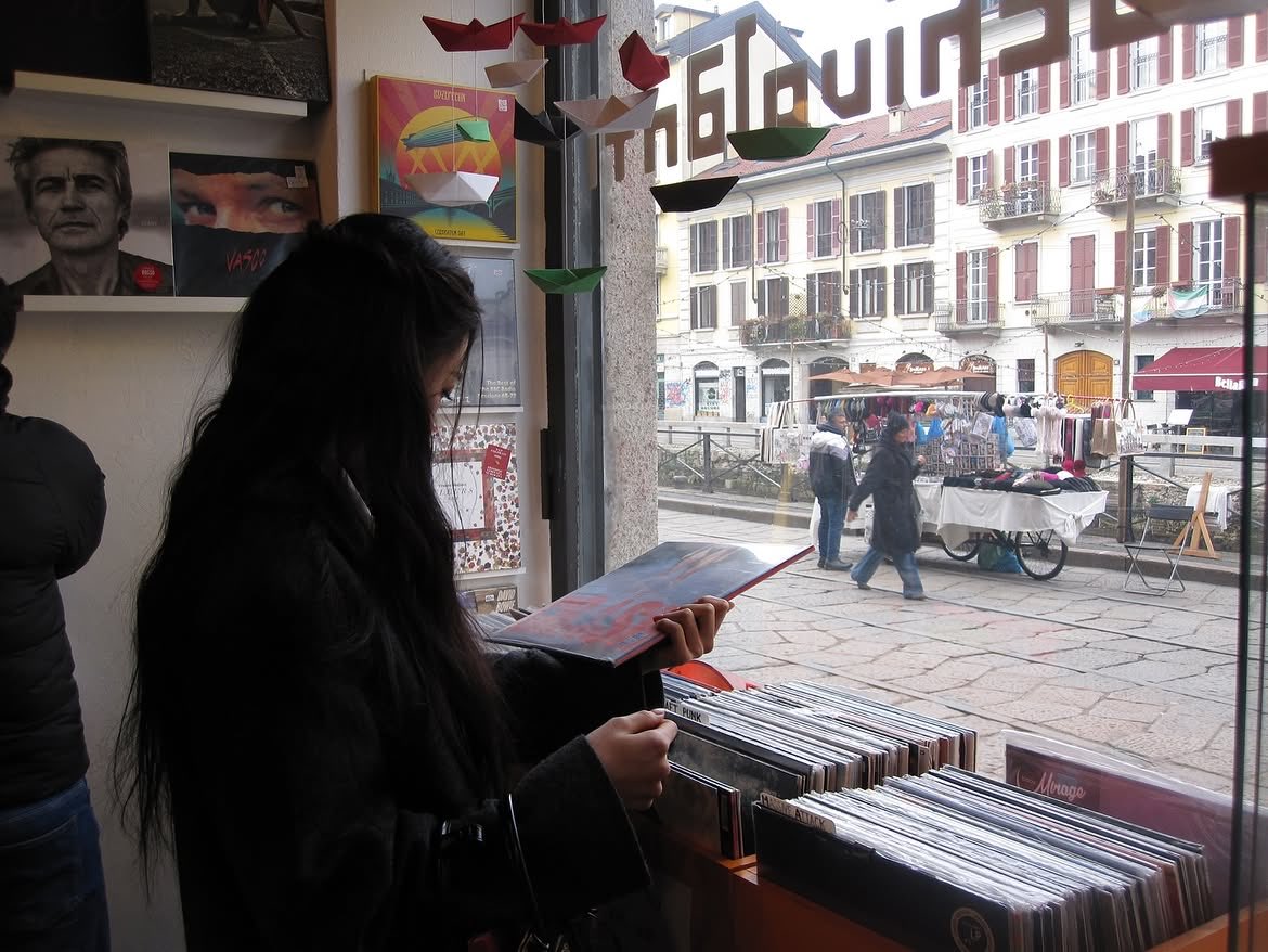 crewgawon's tweet photo. Grabbed pizza for lunch and checked out some vinyls afterwards! What are you having today?

(Translate: infoin makan siang kalian dong?) https://t.co/76SgHXYVoq