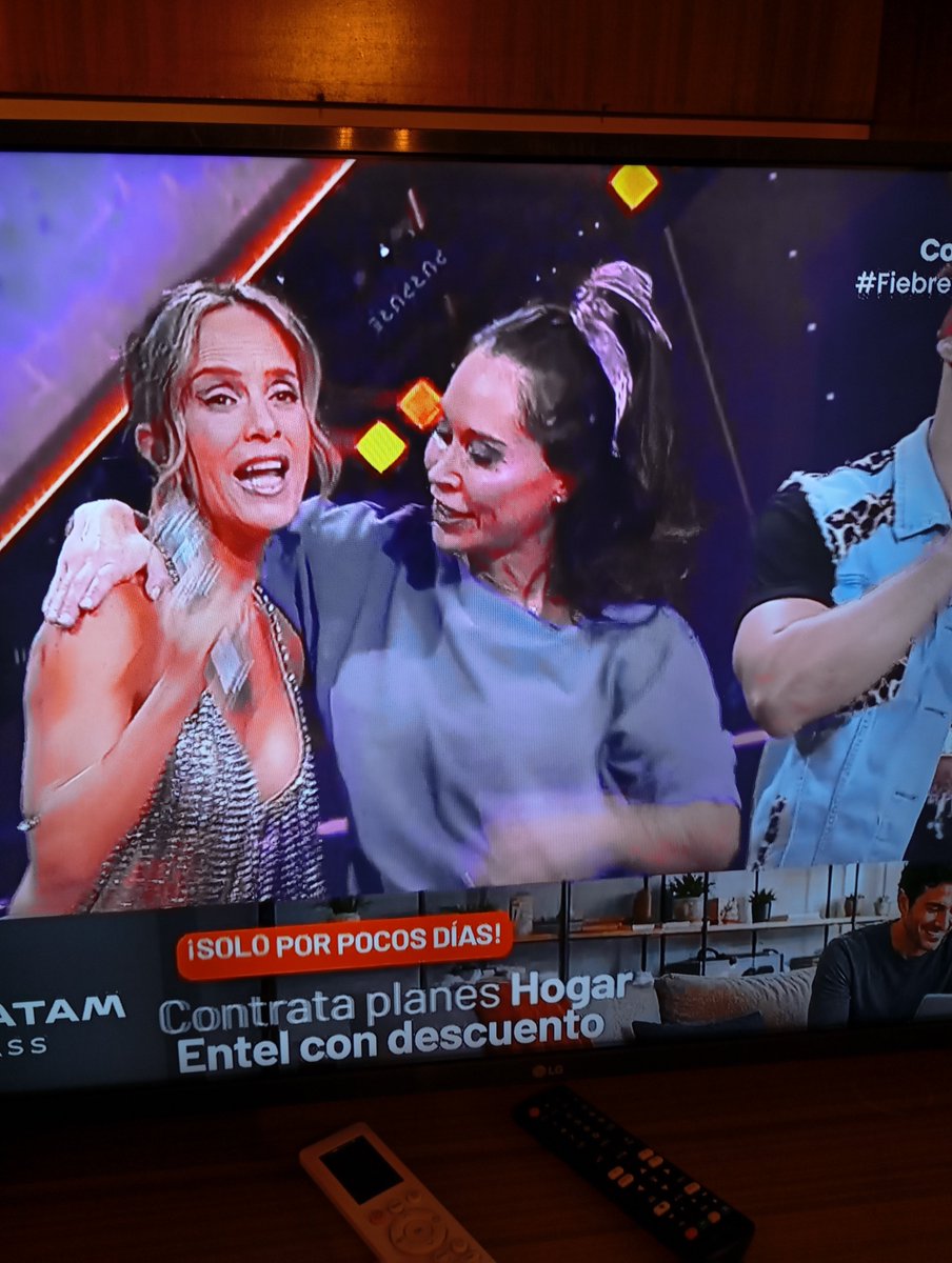 Mabel3174633397's tweet photo. Vamos con todo nuestra querida Valentina ❤️❤️❤️❤️
#FiebreDeBaileCHV https://t.co/srY8JQ2tOV