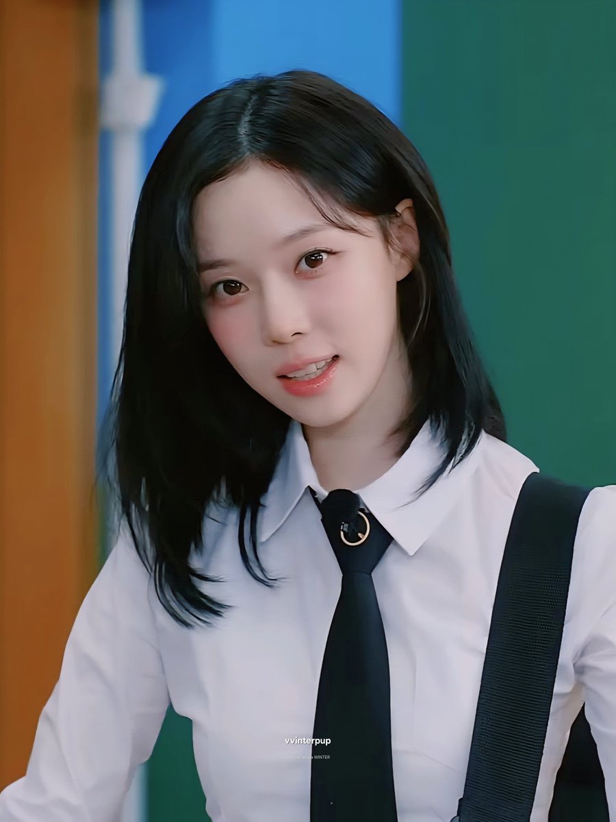 wntrstats's tweet photo. The cool band girl in highschool https://t.co/oFM6fFxsjE