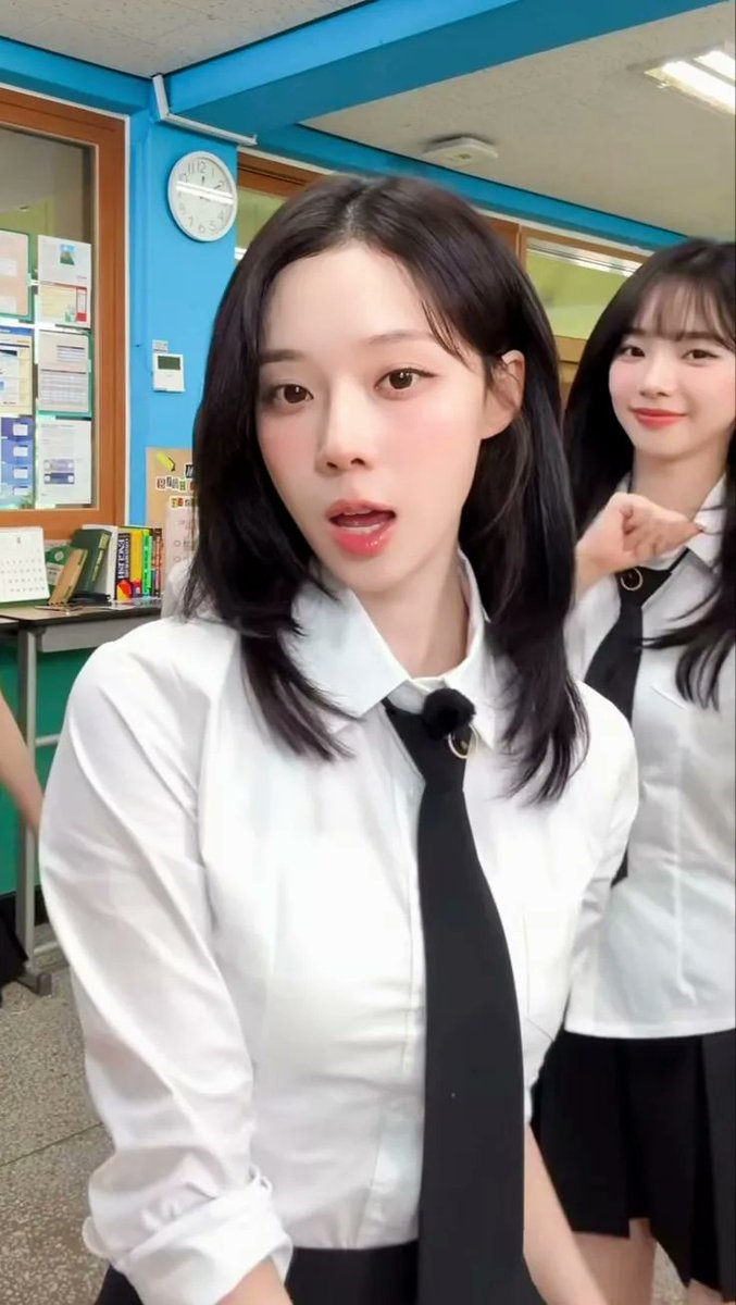 wntrstats's tweet photo. The cool band girl in highschool https://t.co/oFM6fFxsjE