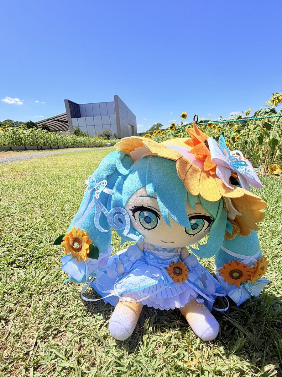 boriOSHIBORI's tweet photo. ソナーレちゃんとひまわり畑
浜名湖ガーデンパーク
#マジカルミライ2026 
#マジカルミライ浜松 https://t.co/oSjuIRwIWd