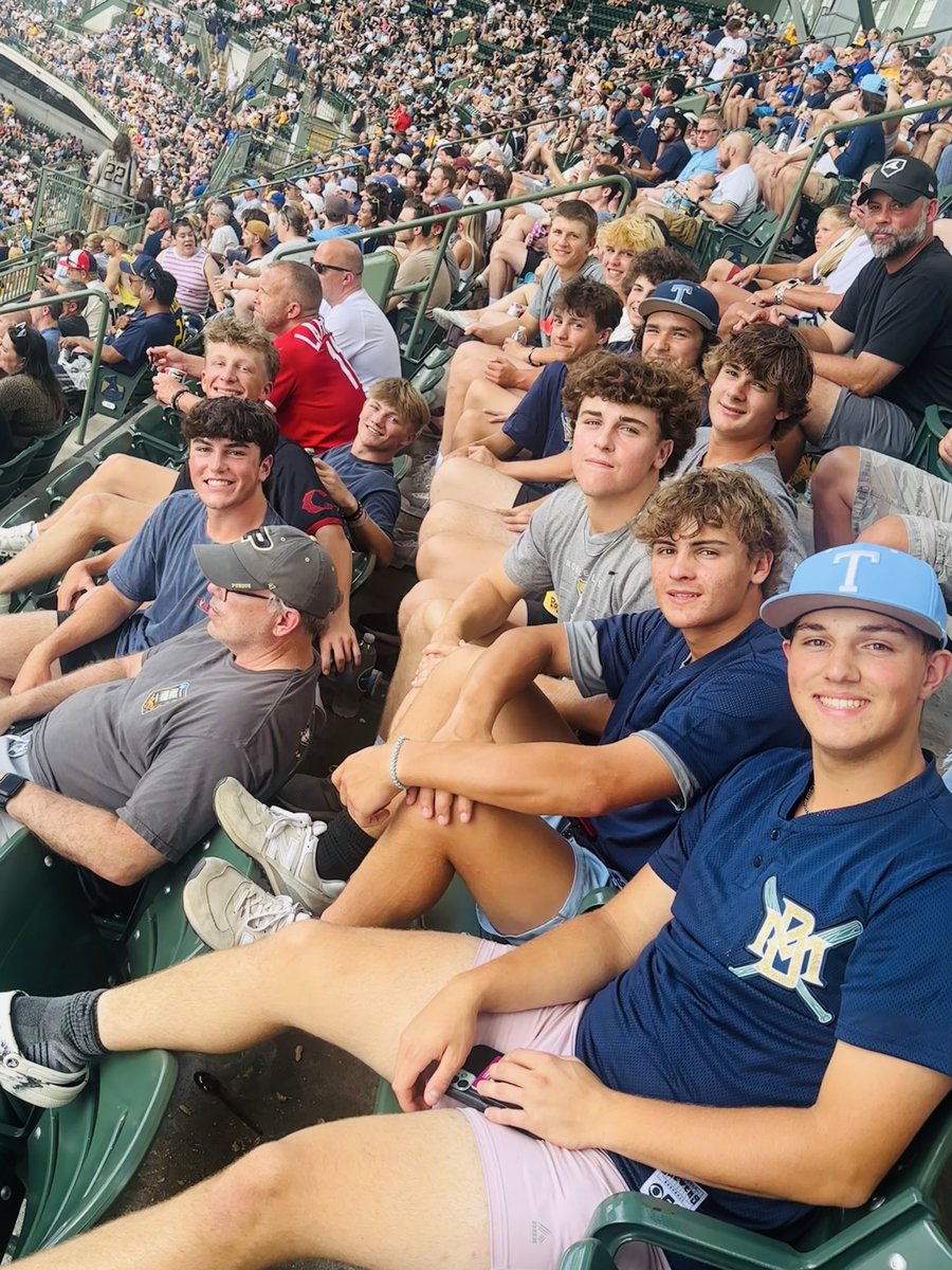 EthanBuelt2027's tweet photo. Thank you summer ball. Grateful for every opportunity, every teammate, and every memory. Family for life. https://t.co/B60VN2Fask