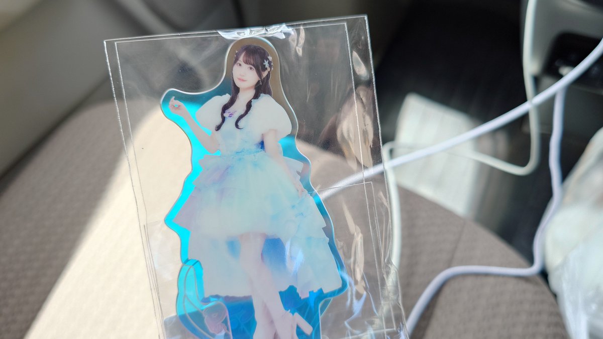 Eaker_765P's tweet photo. そんなにお金入れてなかったはずなのにやけに財布がブ厚かったから開けたら出てきたのが↓ https://t.co/Y9wzbZLtK9