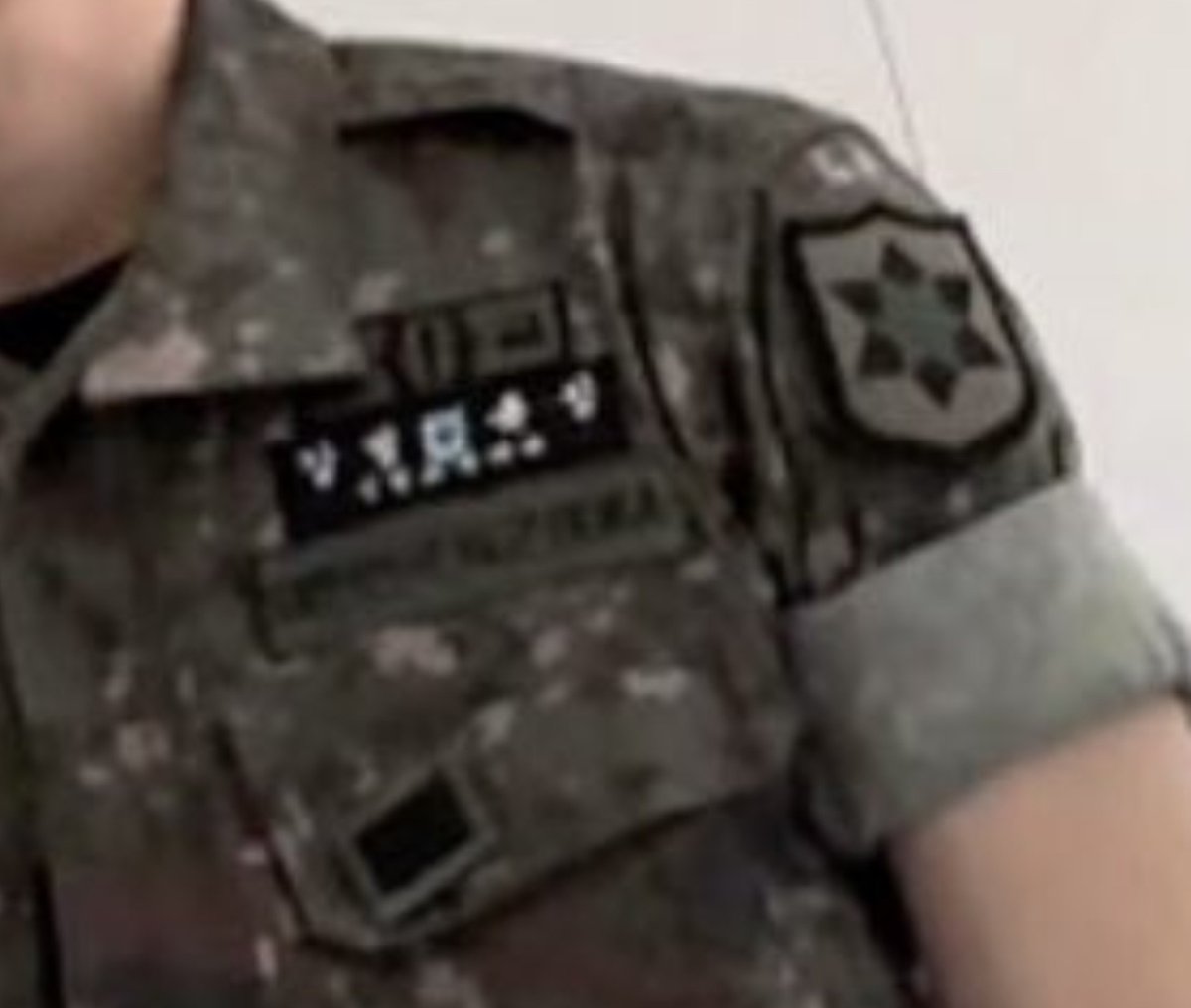 NCTDAOYlNG's tweet photo. seems like doyoung was promoted early to the rank of corporal! he was originally supposed to promote to corporal on september 1st!

doyoung in the military 👏🏻
• company commander trainee
• top trainee award
• assistant instructor 
• early promotion to rank of corporal https://t.co/2HCVYmQC5R
