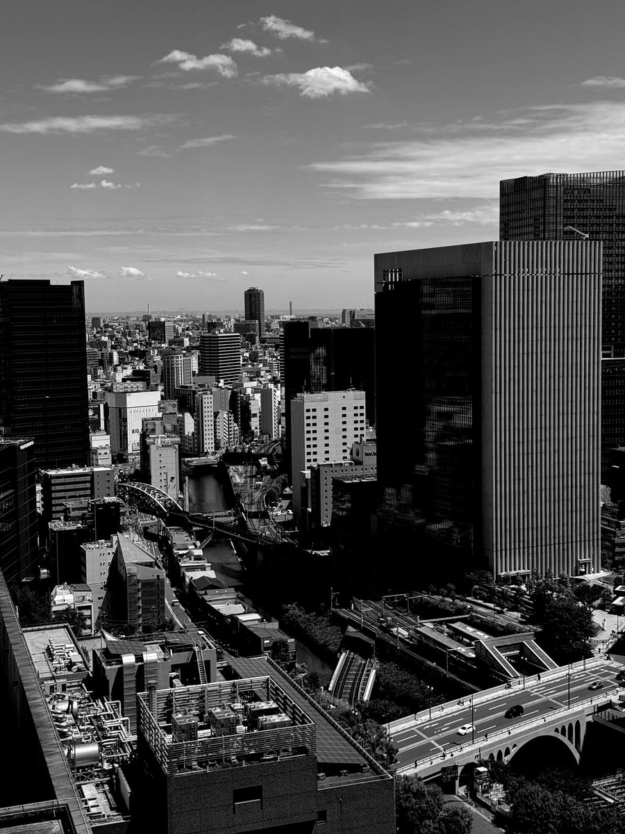 ytworks7's tweet photo. I'm drenched in sweat again today.
#monochrome #streetsnap
#photography #ytworks #iPhone https://t.co/6dmkZAIVR2