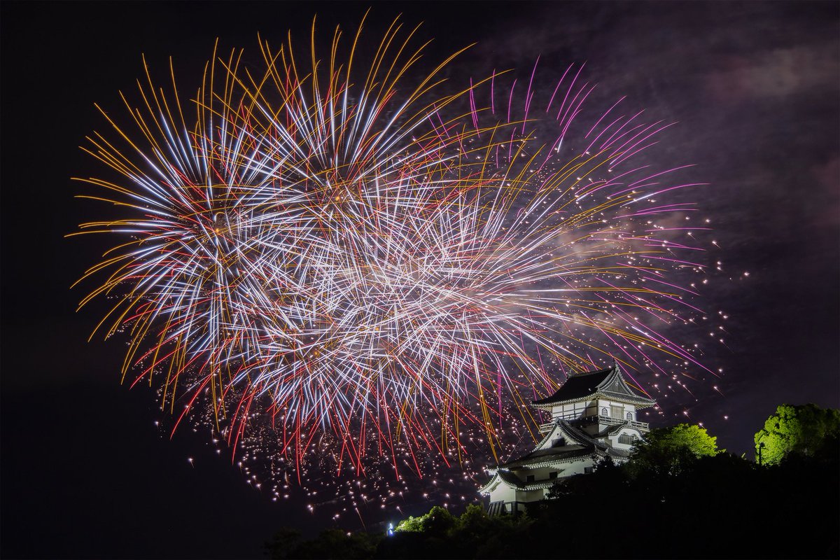 AichiNow_jp's tweet photo. 8/1(土)～10(月)
日本ライン夏まつりロングラン花火＜#犬山市＞
https://t.co/ooSJqGa2yM
10日間に渡り毎晩打ち上がる花火が、木曽川と夜空を鮮やかに染め上げます。一夜限りではないからこそ、旅の予定に合わせて訪れやすいのも大きな魅力。
※中止の場合は、わん丸君公式Xにてお知らせがあります https://t.co/tZmAK1dmmM
