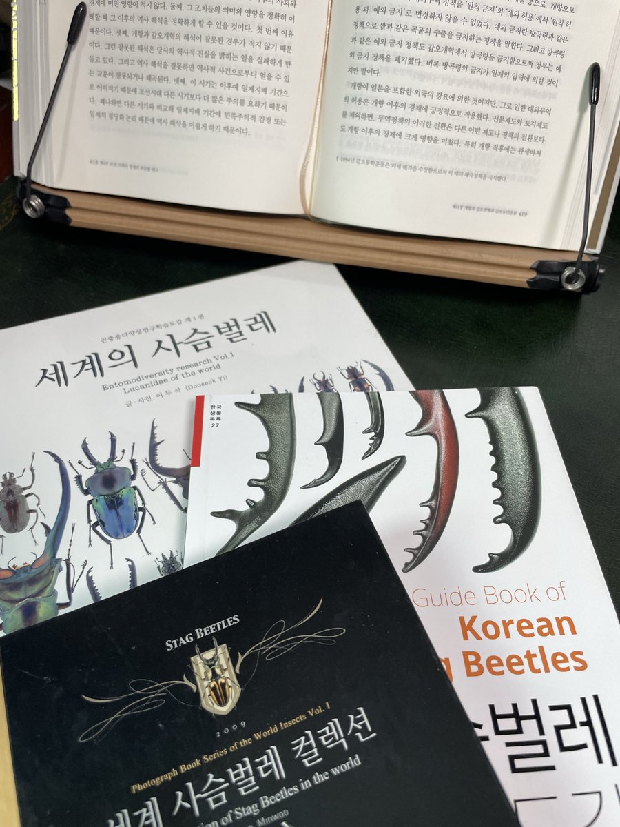 whatevermyfam's tweet photo. 사운드머니 저축 덕분에 
어린시절 로망까지 실현하며 사는 중 
걍사, 두점박이, 톱사, 넓사, 왕사
재밌다 재밌어
딸이 갑충을 좋아하니 
나도 덩달아 좋아진다

딸내미가 “야간채집 야간채집” 
노래를 불렀는데 금요일 밤 9시엔 
딸내미들과  야간채집 갈 예정 
두근두근 https://t.co/0kuJmqw8eM