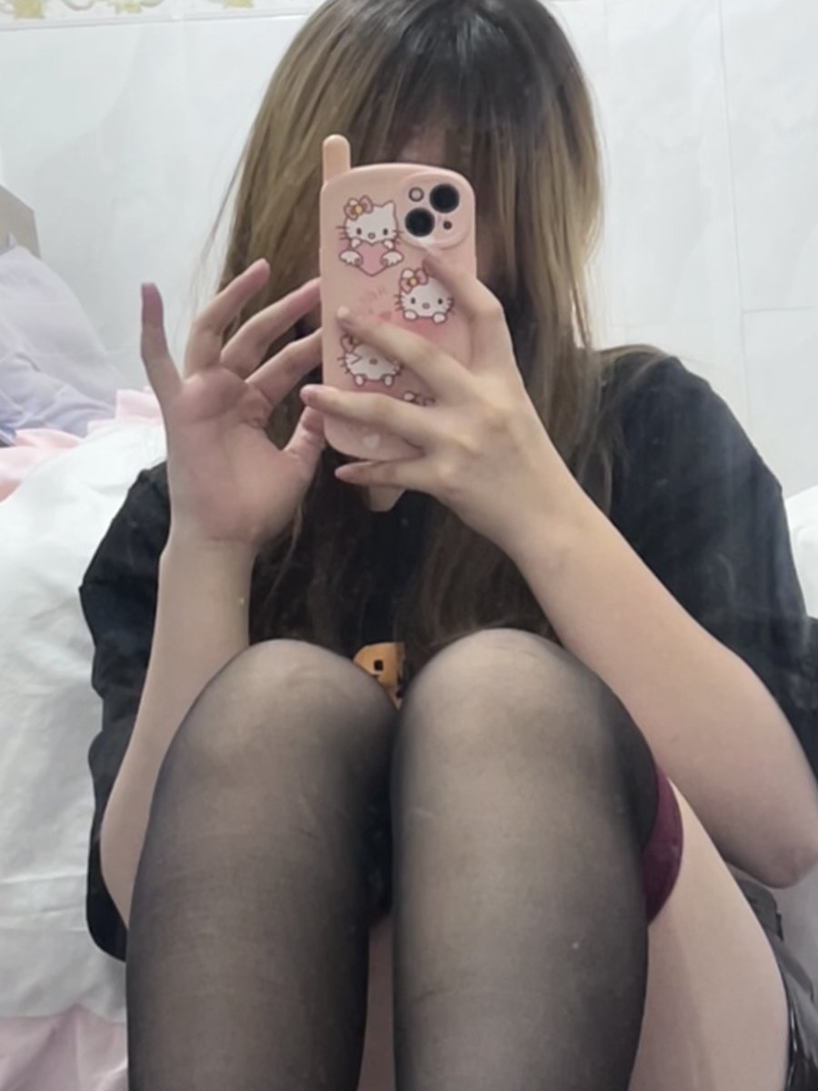 Vanilla_iu's tweet photo. 我的忧郁在你们所有人之上，就像这该死的雨天。 https://t.co/VSBV71Hims