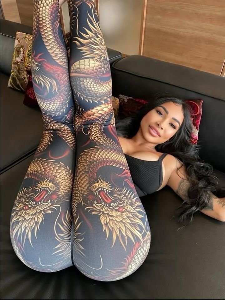 BrittanyaRPr's tweet photo. Happy Tuesday 🐉🖤 https://t.co/WZPTDyr1xf