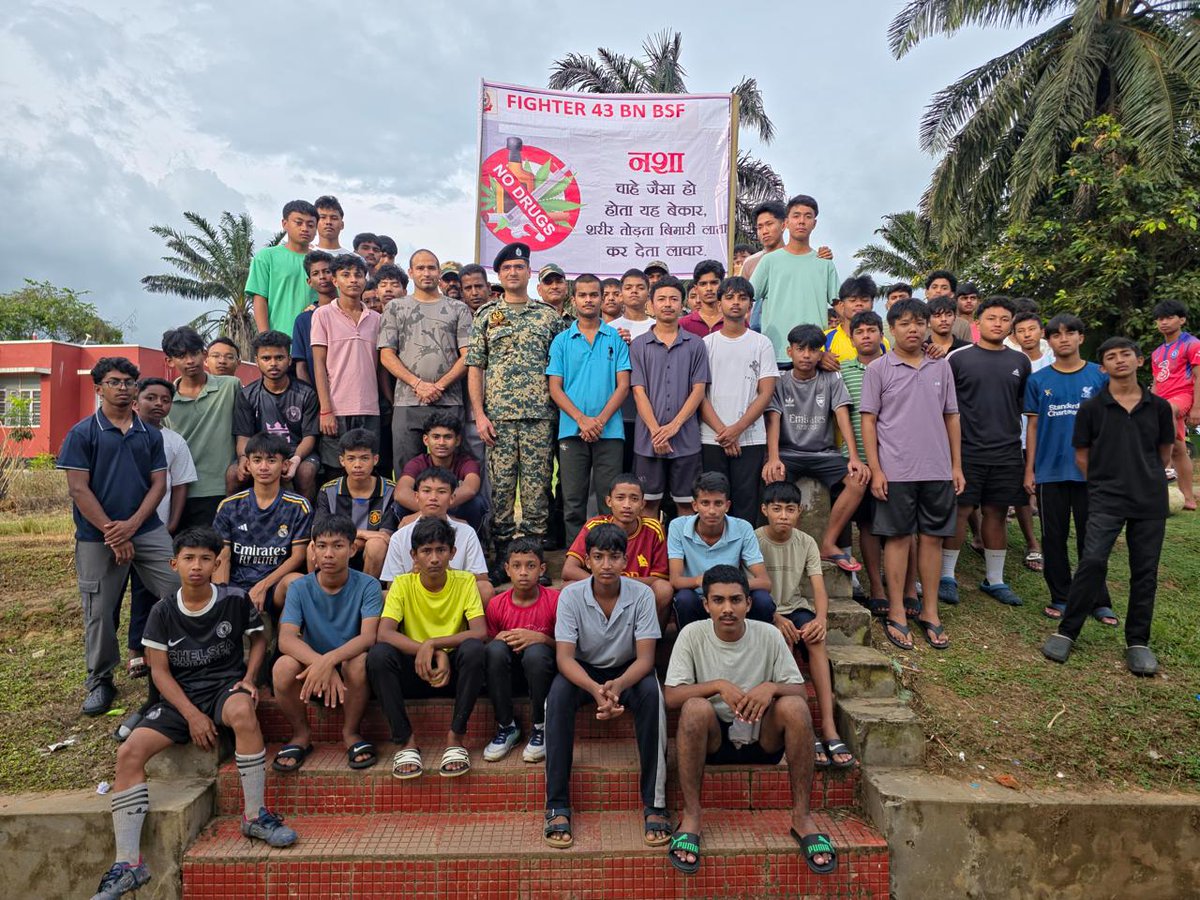 BSF_Tripura's tweet photo. 𝐓𝐨𝐠𝐞𝐭𝐡𝐞𝐫 𝐀𝐠𝐚𝐢𝐧𝐬𝐭 𝐃𝐫𝐮𝐠𝐬, 𝐓𝐨𝐠𝐞𝐭𝐡𝐞𝐫 𝐟𝐨𝐫 𝐚 𝐒𝐚𝐟𝐞𝐫 𝐓𝐨𝐦𝐨𝐫𝐫𝐨𝐰.
On 27 Jul 2026, 43 Bn #BSF organised an Anti-Drugs Awareness Programme at Jawahar Navodaya Vidyalaya, Nathpara, inspiring students to choose a healthy, drug-free future. An Anti-Drugs Rally from Amjadnagar to Sarasima Village and an inter-agency coordination meeting at Belonia further strengthened the collective fight against narcotics through awareness,, enhanced surveillance, and coordinated action.
𝐒𝐚𝐲 𝐍𝐨 𝐭𝐨 𝐃𝐫𝐮𝐠𝐬. 𝐒𝐚𝐲 𝐘𝐞𝐬 𝐭𝐨 𝐋𝐢𝐟𝐞.

#DrugFreeIndia #SayNoToDrugs #BSFTripura #NashaMuktBharat