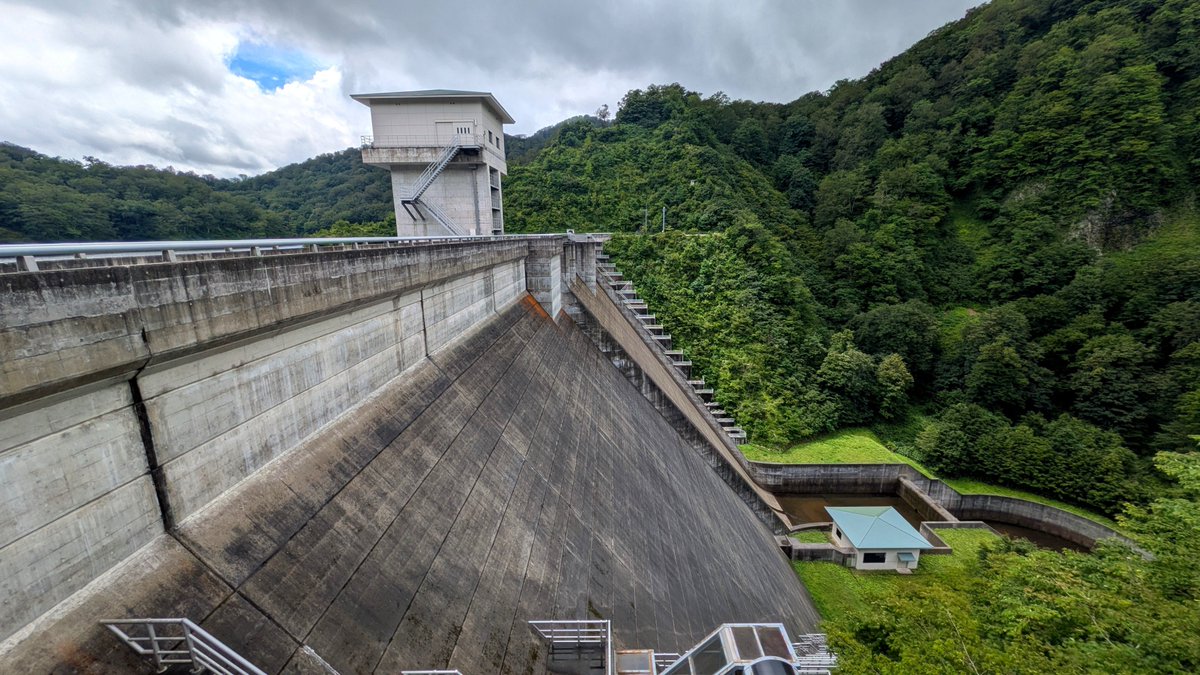 YNbcrt's tweet photo. 岩堂沢ダム（宮城県）！

真っ暗なトンネル抜けたらそこはダム〜😄
農業用水専用ダムなのでカードが硬いですね。 https://t.co/B1kMD5E5A7