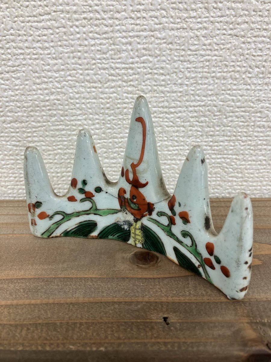 使っている最中の筆を置くのが筆架、墨を置くのが墨床です 今回の筆架