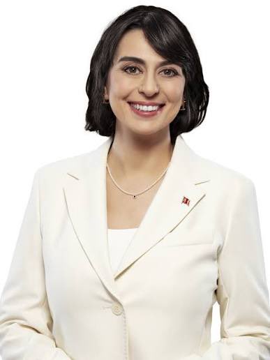 __DXB35ZUMRUT__'s tweet photo. Şimdi de Üsküdar Belediyesi!!!
Belediye Başkanı Sinem Dedetaş gözaltına alındı.

Yok artık demeyin, 
Sessiz kalmaya devam edildiği sürece sıra “yok artık” diyeceğimiz herkese en son kapınıza gelecek! https://t.co/iT437lE9Rm