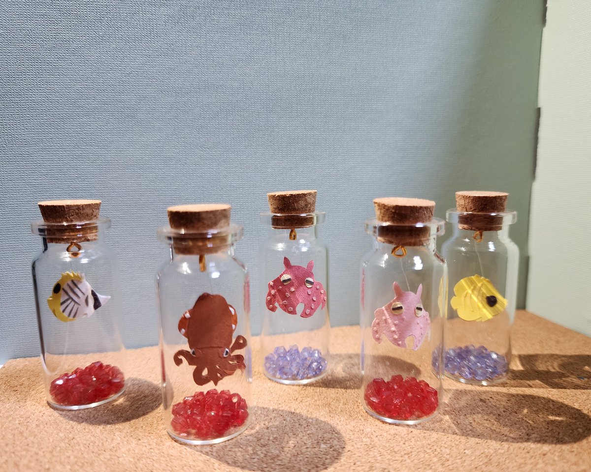 KnightMercury's tweet photo. ちなみに魚達はこうなりまして
左からトゲチョウチョウウオ、
ミミイカ、メンダコ、ゴールデンバタフライです！
#お花屋さんの水族館 #切り絵 https://t.co/p8Z8dXpsOx
