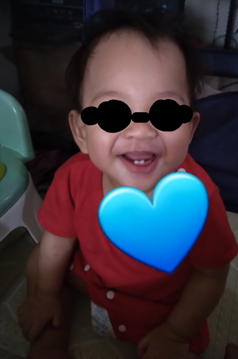 famelyawf's tweet photo. Nangis sejadi jadinya sambil ngelap ngelapin ee nya, tapi akhirnya aku stop aja lagunya. Gakuat. Kata katanya terlalu relate sama aku didetik² ini. Dan malu jg dipandangin sama makhluk kucil menggemaskan karya aku dan Allam ini https://t.co/6NbAhiW2Rp