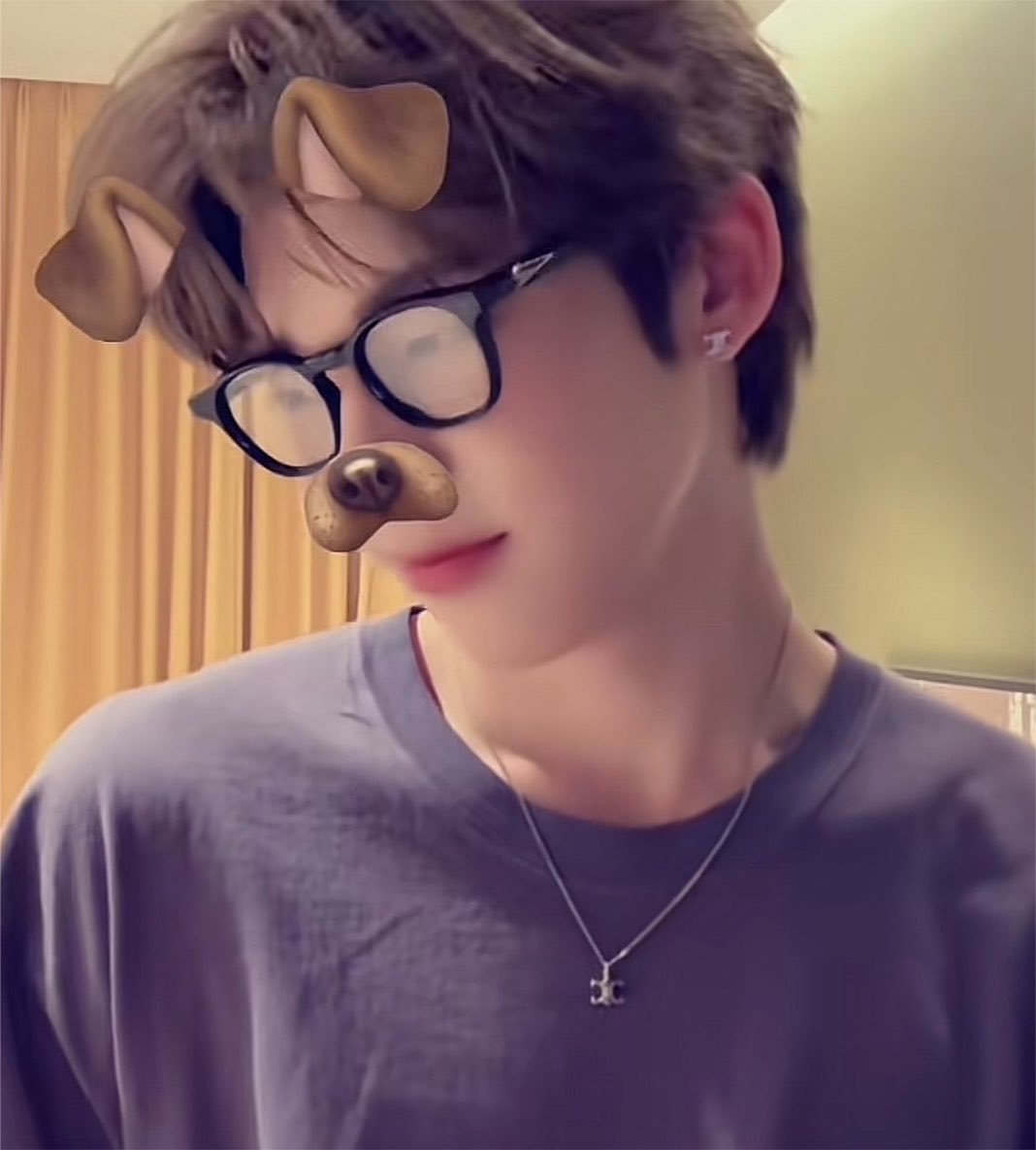 eeqlanwoil's tweet photo. พวกแว่นๆ นี่เป็นไรมากปะ ╥﹏╥ https://t.co/qLJObeEhpi