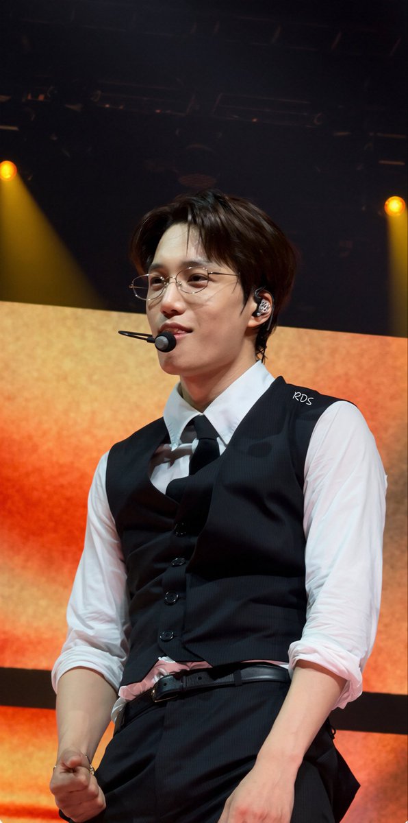 DODOKyungg's tweet photo. Kai and sexiness belong in the same sentence. 🔥

This is not up for debate 

 #Kai #카이 #JONGIN #김종인 #종인
 #EXO #엑소  #WEAREONE https://t.co/0q1DN0P172