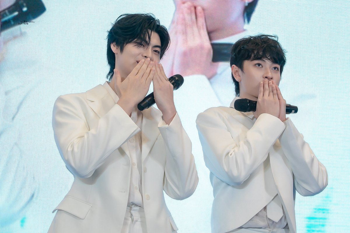 2demoonnback's tweet photo. จุ้บเหมียวคนละแบบ 😘✨

THEE WAVE FAN CONNECT
#THEEWAVExCentralChaengwattana
#เซ็นแจ้งมีธีร์เวฟ 
@tthi_eks #tthi_eks
@waavetnp #waavetnp https://t.co/PrrCJW1VNc