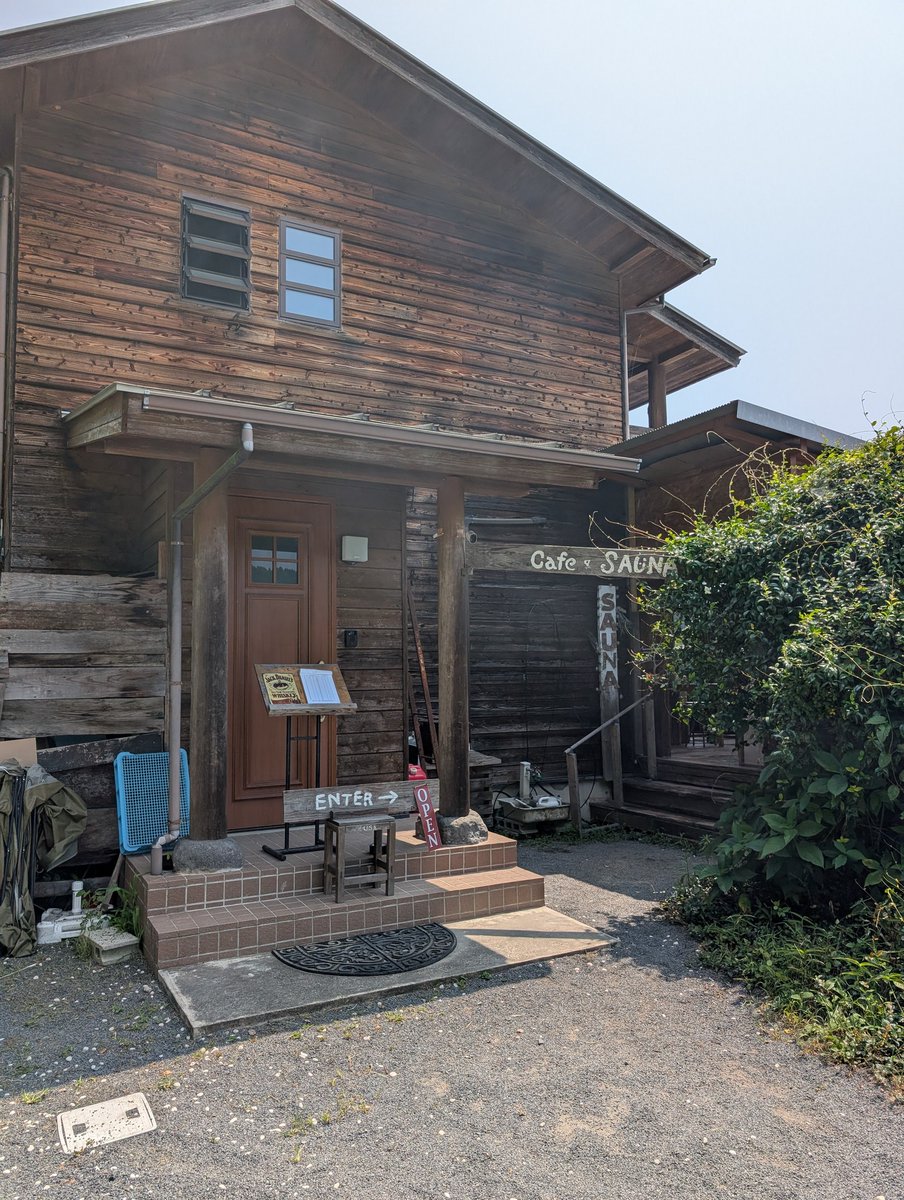 satonotabi_'s tweet photo. 大分県豊後大野市清川町のカフェパラムで、夏限定の「ヌンコッピンス（ピーーーチ）」が登場しています。
桃をたっぷり使った見た目の華やかさと、口に入れるとすっとほどける軽い氷が印象的な季節限定メニュー。8月末ごろまでの予定ですので、気になる方は早めの来店がおすすめです。 https://t.co/WIT03XRsJ0