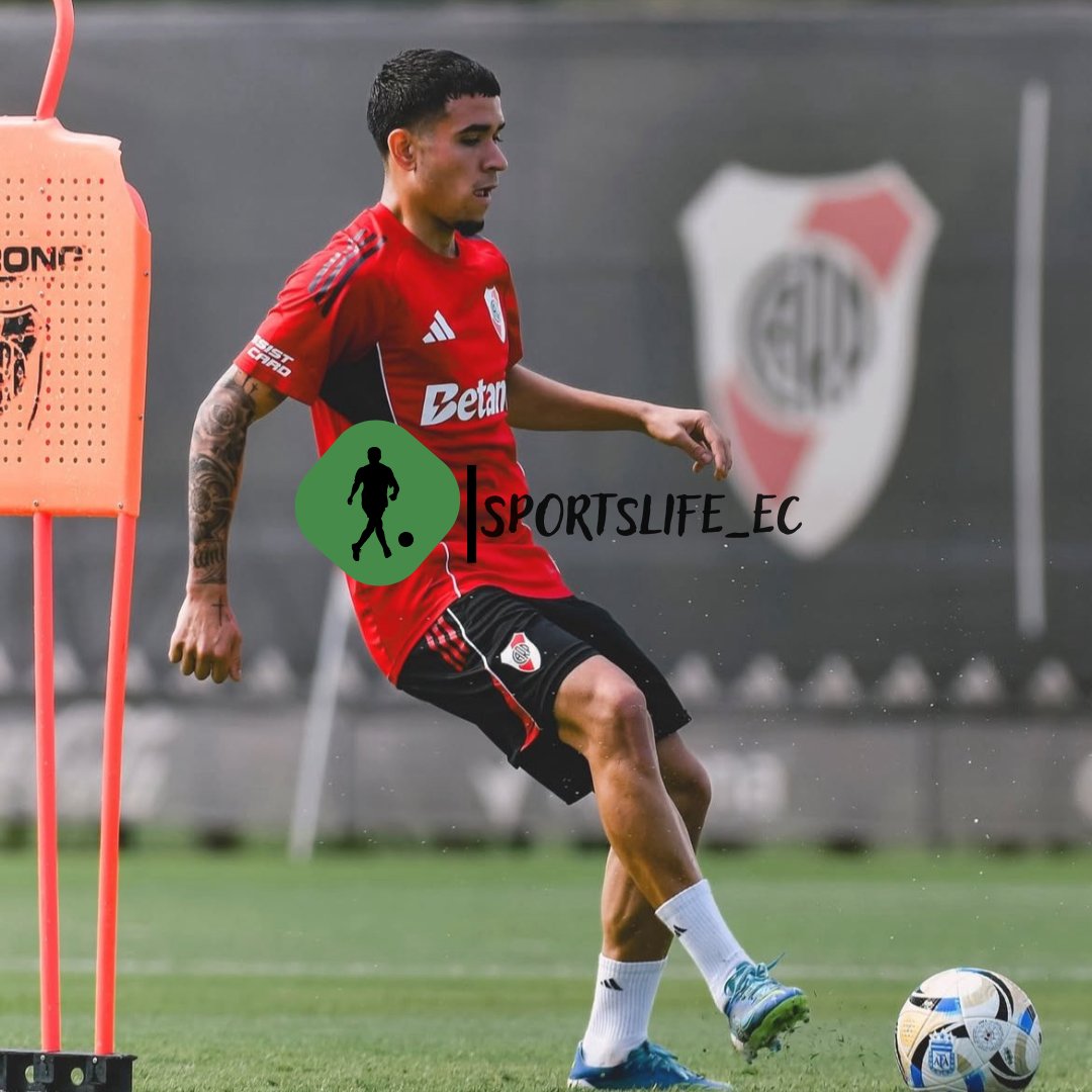 sportslife_ec22's tweet photo. 👀 ¡DE REGRESO A LOS TRABAJOS!

📌 Kendry Páez 🇪🇨 volvió a los entrenamientos tras las Copa del Mundo 🏆🌍, aunque el ecuatoriano lo hizo de forma individual y sabiendo que en #RiverPlate 🇦🇷 no tendrá espacio ante la decisión del Chacho Coudet.

Auspicia: @day_accesorios.ec 📌 https://t.co/LdCWBj0GVi