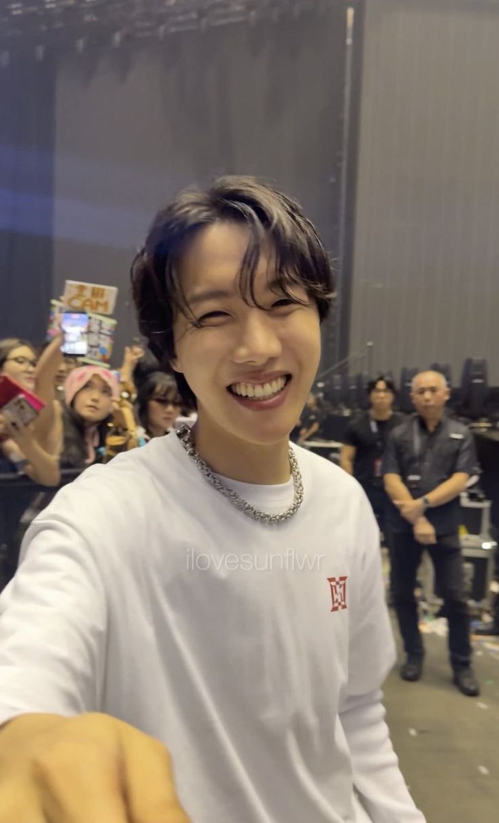 Ms_Spy279808's tweet photo. Perfect model for Colgate 🥰
Like look at his smile 😍 https://t.co/9Wvu8hvs6a