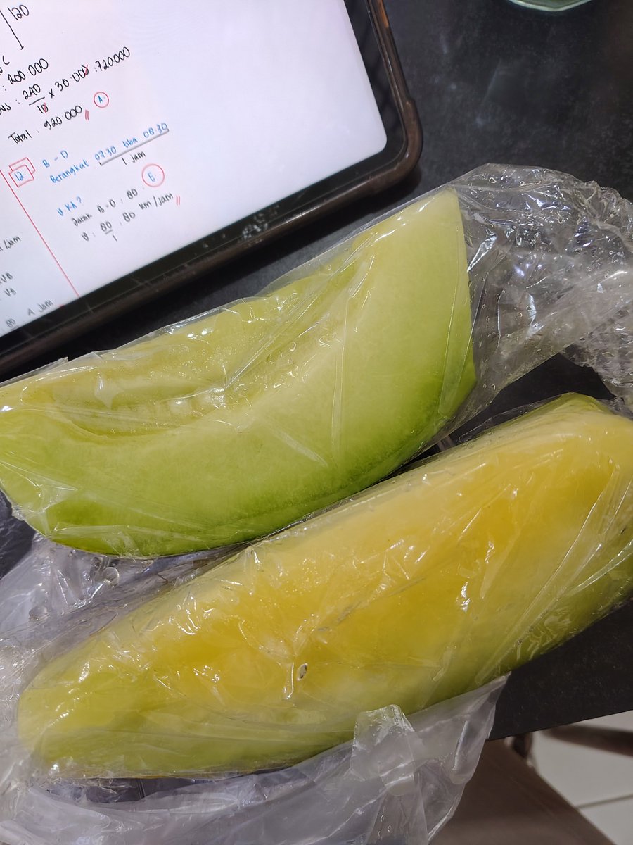 wonbanlokal's tweet photo. Mending beli melon di langganan gw cuma goceng tp #gendut #happy https://t.co/uLZXDAf0Ag