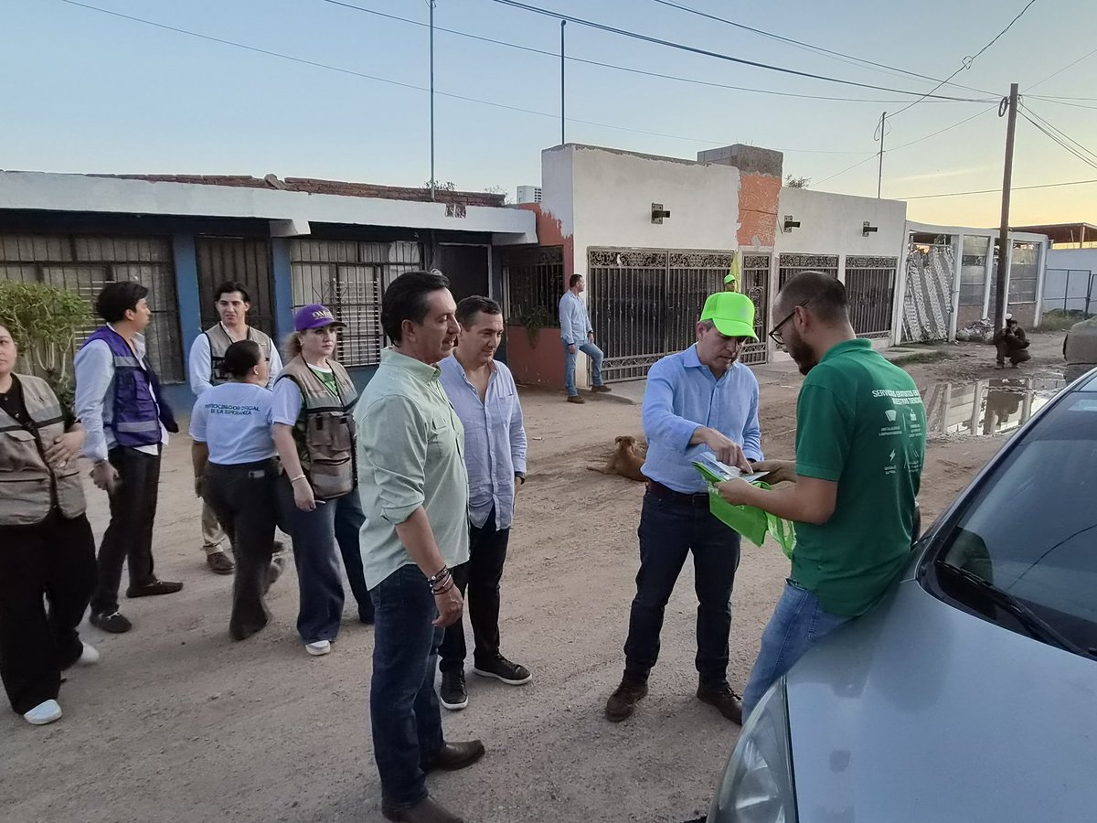 DavidFigueroaO's tweet photo. Acompañé con gusto a @DelValleColosio en su recorrido por el #DistritoVI. Caminar las colonias, escuchar a la gente y mantener el contacto directo con las familias es la mejor forma de fortalecer la transformación en Sonora. https://t.co/07PaVFbtrj