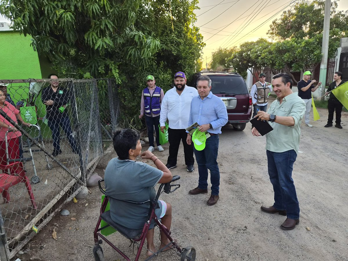 DavidFigueroaO's tweet photo. Acompañé con gusto a @DelValleColosio en su recorrido por el #DistritoVI. Caminar las colonias, escuchar a la gente y mantener el contacto directo con las familias es la mejor forma de fortalecer la transformación en Sonora. https://t.co/07PaVFbtrj