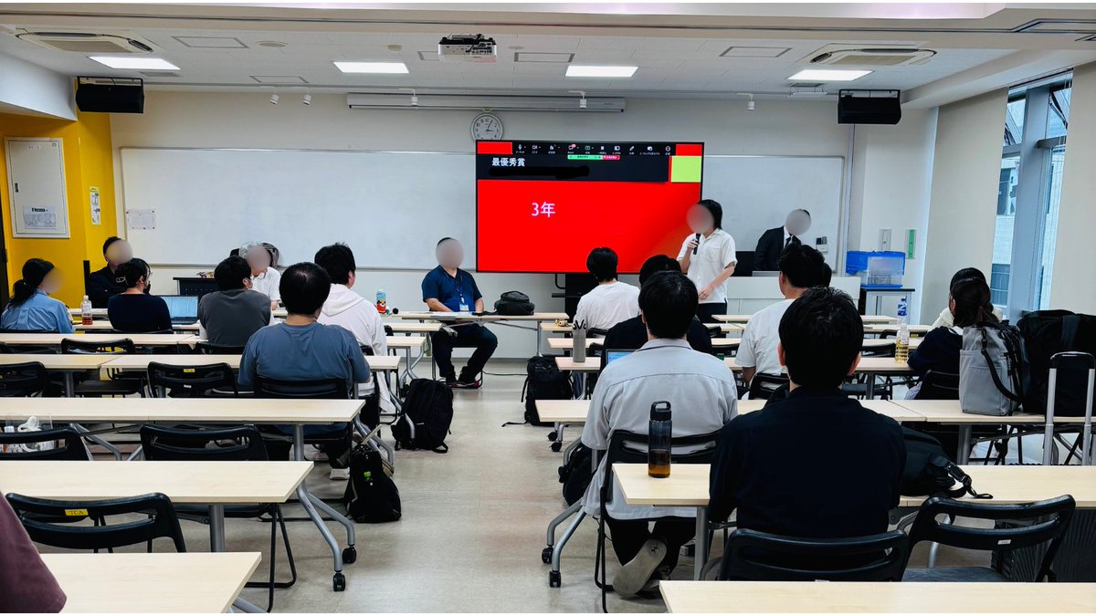 TCAcross_KAZ's tweet photo. 先日、夏休み前の学内コンクール・ノベルフェスの表彰式がありました。短期間でお題に沿った短編小説を書く訓練です。
入賞した皆さんおめでとうございます。
最優秀賞には３年生のKさんが選ばれました。 https://t.co/FI2yDAyjiZ