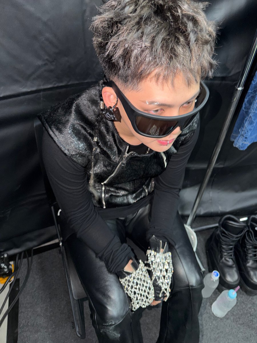 HYUNH4YI's tweet photo. 260729 choi hyunsuk weverse dm 📮📸 #최현석 

🦔 (sends gif)
🦔 hi ㅎㅎ
🦔 aww i was kind of late (cutely)
🦔 i missed y/n too!!!!!!!!!!!
🦔💝 (sends photo gifts) https://t.co/OR6CDS9jrS