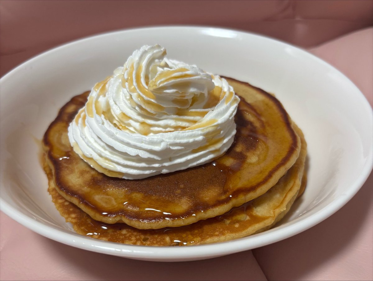 _wolLim's tweet photo. 綺麗には作れなかったけど、ベースフードのパンケーキミックスでパンケーキ作りました！🥞
選手たちも喜んで食べてくれました〜😋

甘いのが好きでメープルシロップめちゃかけちゃって恥ずかしい(๑^ㅇ^๑) https://t.co/VqWDlcyXFe