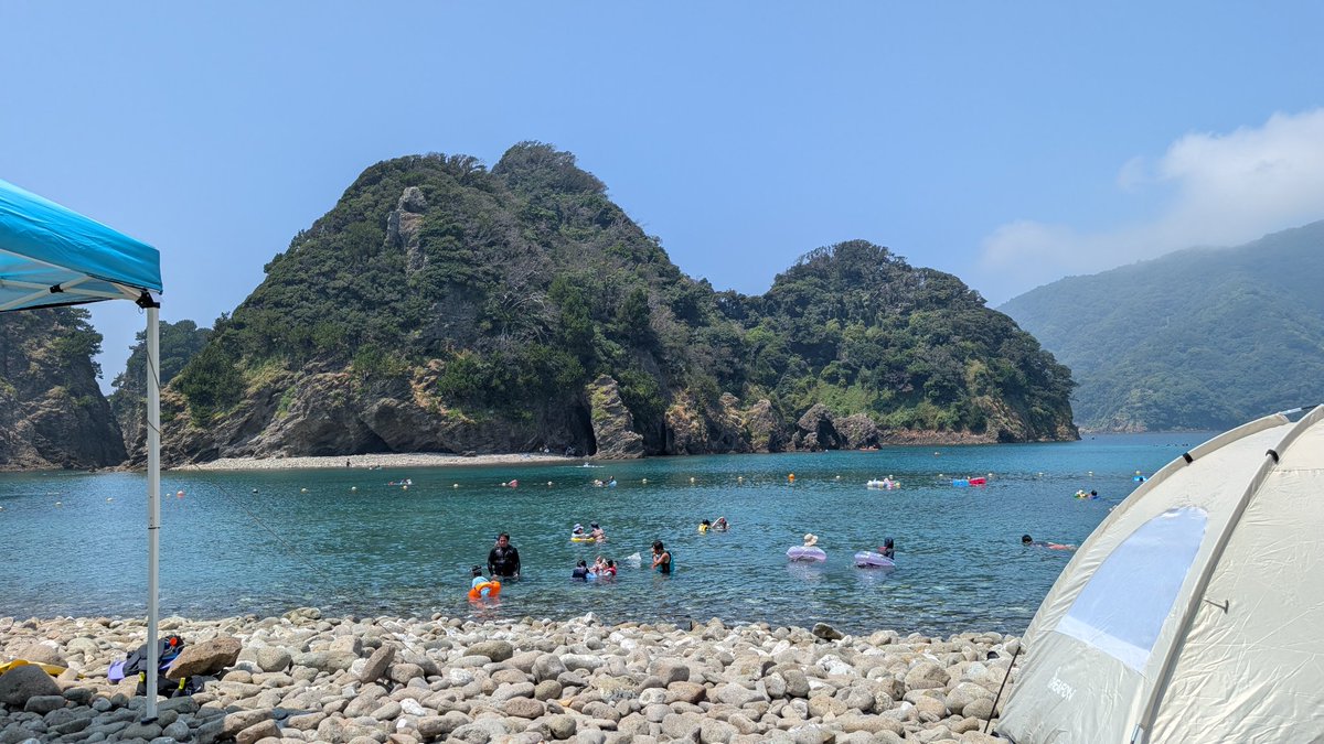 saisai1412C's tweet photo. 先週末は金曜日前泊して西伊豆海水浴から、湯河原のホテルへ移動し、母の傘寿お祝いを姉達家族としてきました。
コロナになって、大好きだった月1ゴルフもできなくなり足腰悪くなって、週一デイケア通ってる母ですがカラオケもできてとても楽しかったようで。
まだまだ、元気でいてくださいね。 https://t.co/ypgqpFoEOE
