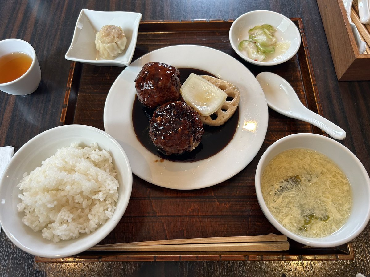 krksk's tweet photo. 中華屋さんでメニューが文字しかないからどんな料理か想像力を働かせねば！と1番想像できた酢豚頼んだら想像の斜め上の酢豚でてきた https://t.co/K5aDWYOAsV