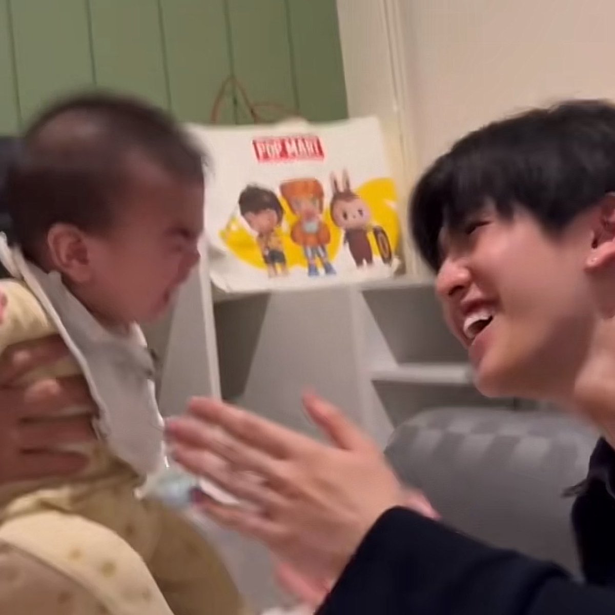 lovinchhichi's tweet photo. 👶🏻: หน้าคุ้น ๆ แฮะ พิคนนิ https://t.co/oQxV92gNSm