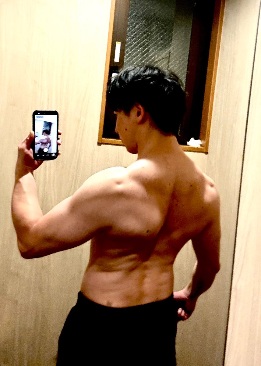 suibodymake's tweet photo. 【理想の体を手に入れる一番効く考え】
「上手くやろうとする」のではなく、
「下手でもいいから続ける」というマインド

上手くやろうとすると、できない自分にイライラして辞めたくなる

下手でもいいから続ける人ほど、結果的に成果を出しづける

才能ゼロの人が一番最初に変えるべきはこれ https://t.co/8H7xL9v770