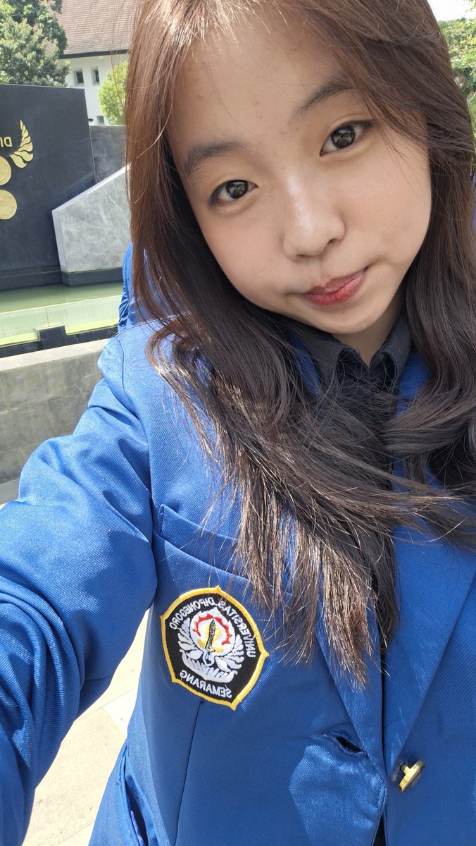eclaireii's tweet photo. dijemur pake almet biru terpal https://t.co/oOCxUqRtAD