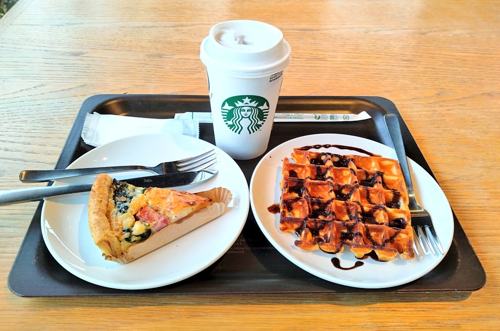 nami_live_now's tweet photo. 『 スターバックス 』さん ☕
それぞれ好きなものを頼んだら
みんなアメリカンワッフル〜🤗💕 https://t.co/wKX681g1Fn