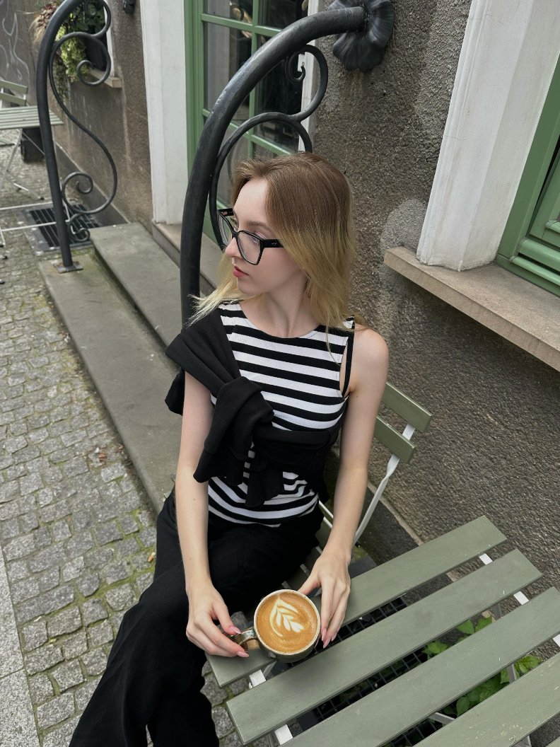SilentHaltca0's tweet photo. Black and white striped tank with a black knit draped over, black frames on, just sat on a street bench and snapped a quick one. Cobblestones, latte art, all that effortless European street vibe, simple and just right 📸 https://t.co/jbmzE10E6C
