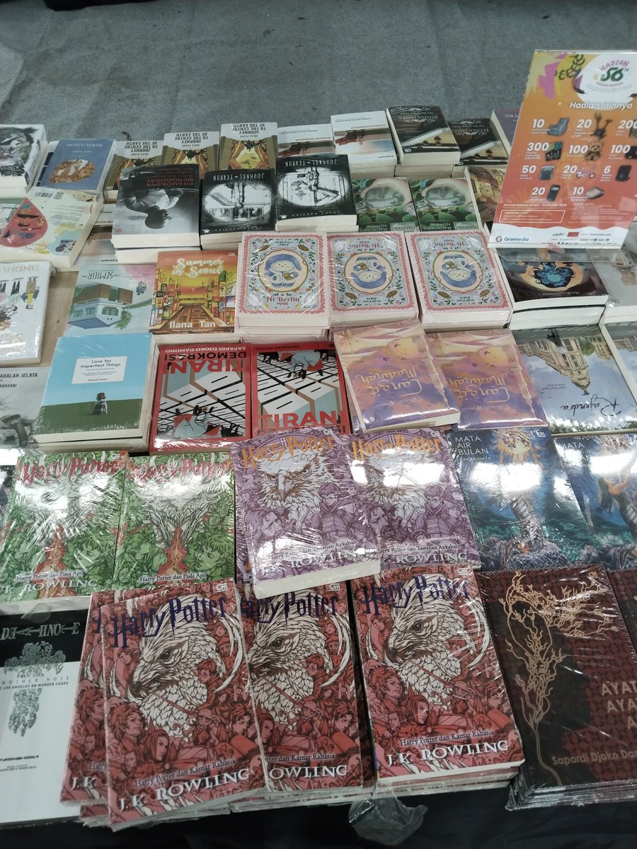 heniiiirkh's tweet photo. bukti hobi baca buku ternyata hobi orang have ya, sepi banget gila ini festival literasinya https://t.co/lD9J4KiIks