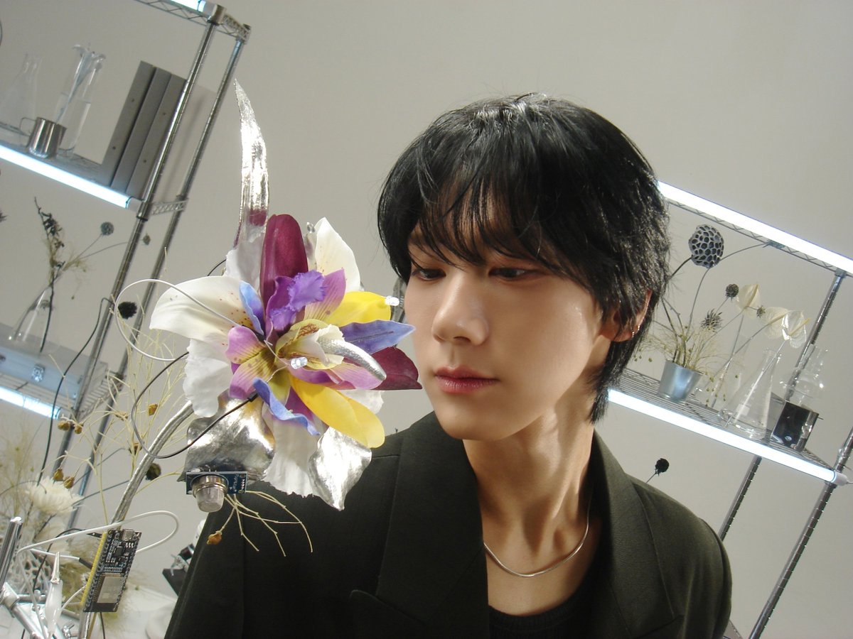 TEN_offcl's tweet photo. 💐🔬🧪

#TEN #IfYouDontMeanIt
#TEN_IfYouDontMeanIt https://t.co/5e2CqwfraE