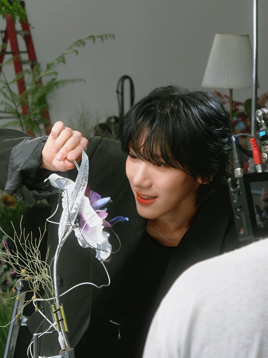 TEN_offcl's tweet photo. 💐🔬🧪

#TEN #IfYouDontMeanIt
#TEN_IfYouDontMeanIt https://t.co/5e2CqwfraE