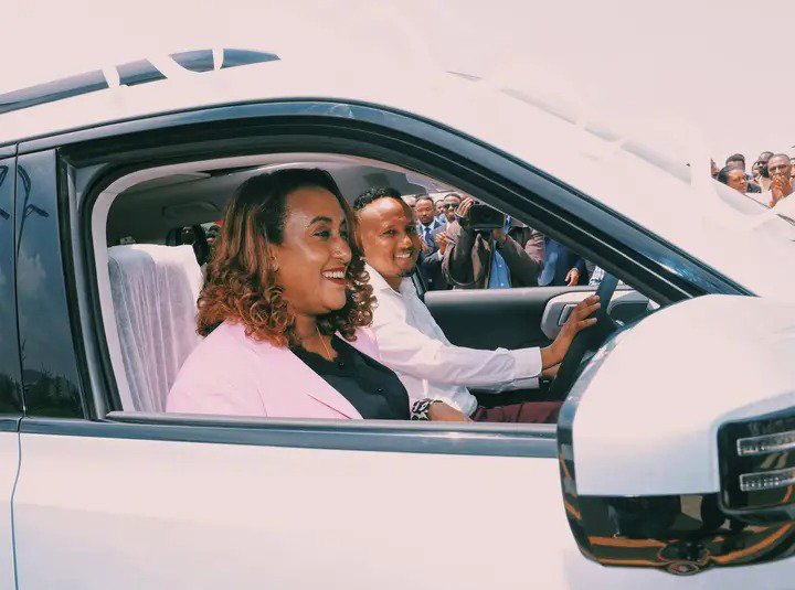 AddisDesse's tweet photo. For three years, public resources have reportedly been used to reward political allies in #AddisAbabaCity.This year alone,114 fancy vehicles were allegedly given to mayor's deputies.This is a serious abuse of taxpayer funds that demands an independent investigation. We're Robbed! https://t.co/etL3mVkNXg