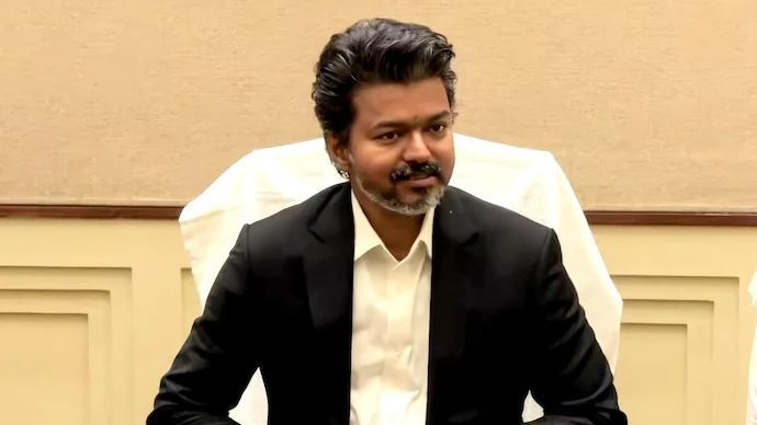 IndianTechGuide's tweet photo. 🚨 Tamil Nadu bans construction material transport to Karnataka, Kerala and Andhra Pradesh for 3 months, citing shortages. https://t.co/YoDHaFMccV
