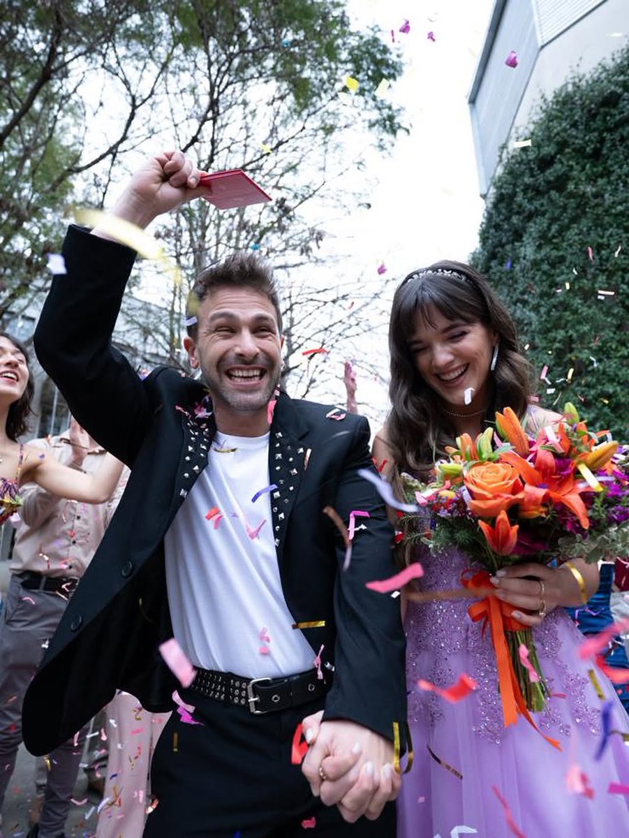 colorsmale's tweet photo. en la vida real / en ficción 
q locura jsjsjs en sus dos vidas casada https://t.co/3IicA9Nui0