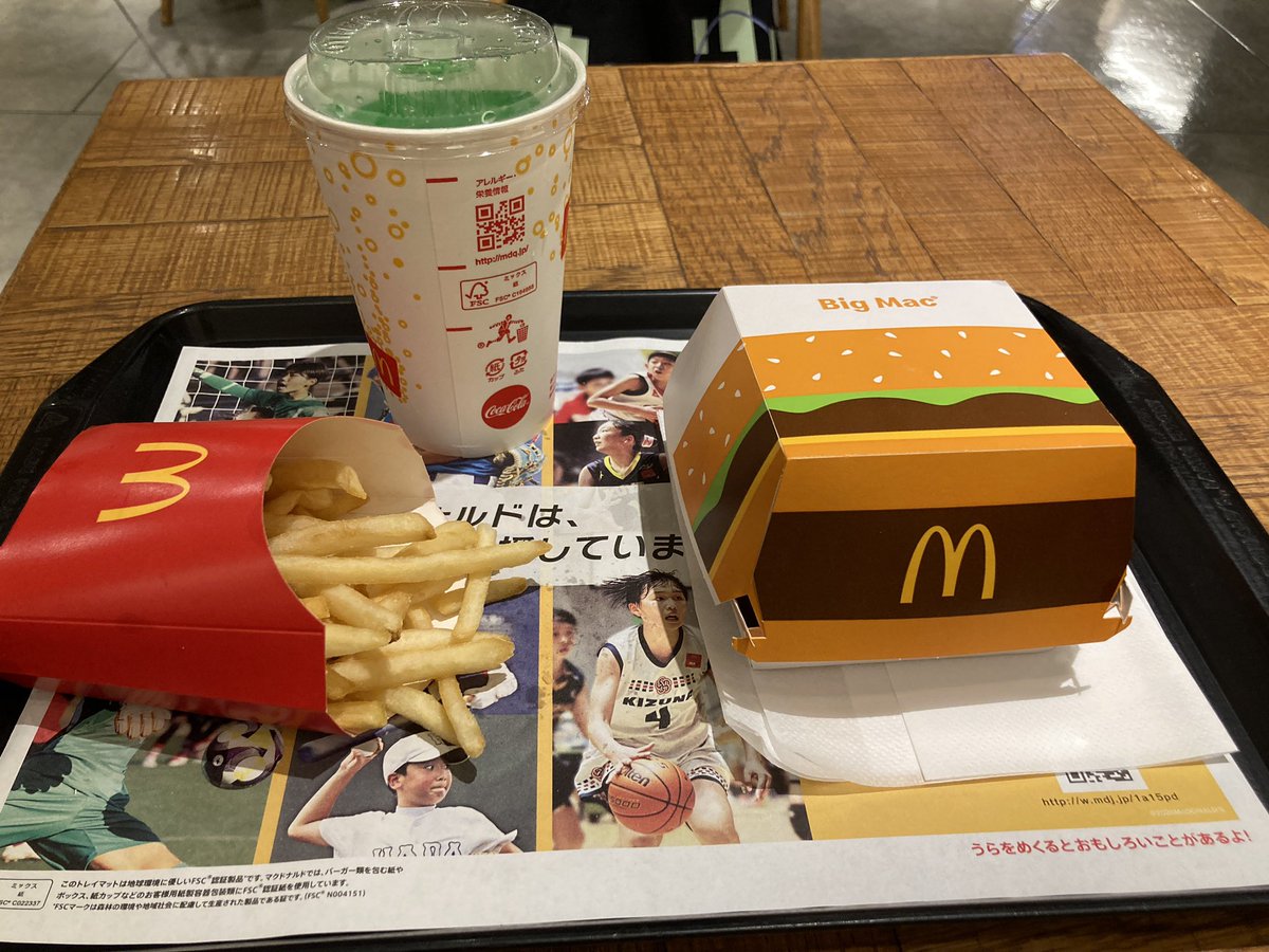 katomy361ka's tweet photo. 帰国しました✈️
まずはБиг Хитを食べる。 https://t.co/Y3mMIWlg3a